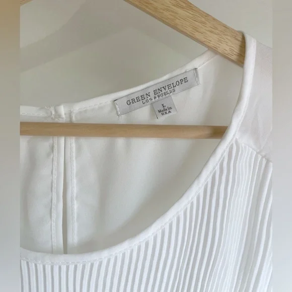 Green Envelope Los Angeles White Pleated Blouse | Sleeveless Round Neck | L - Picture 6 of 7